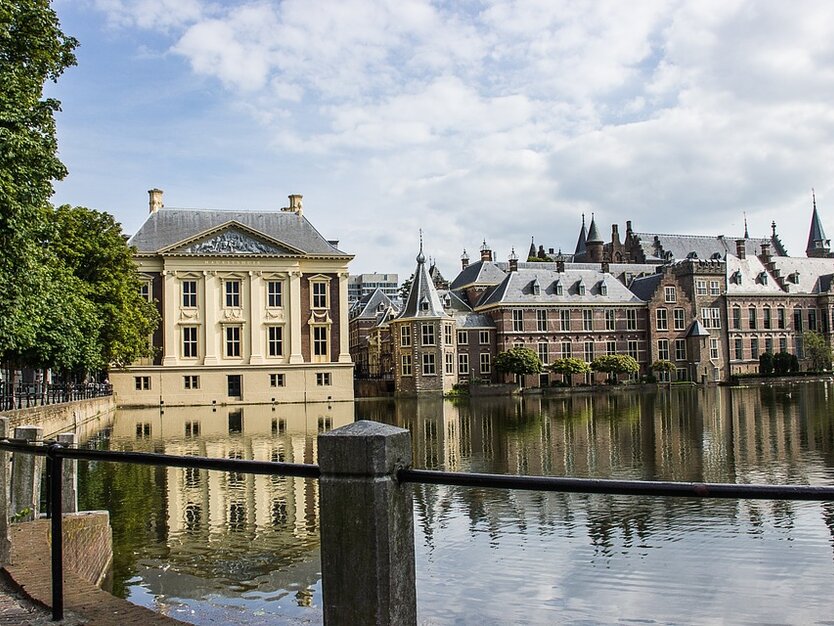 Parlamentsgebäude Binnehof in Den Haag am Wasser, Ausflug