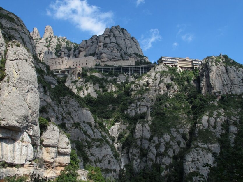 Benediktinerabtei Santa Maria de Montserrat, Kloster, Gebirge