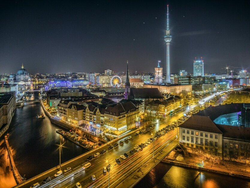 Berlin, Lichterrundfahrt, Beleuchtung, Nacht, Stadtpanorama, Fernsehturm, Vogelperspektive