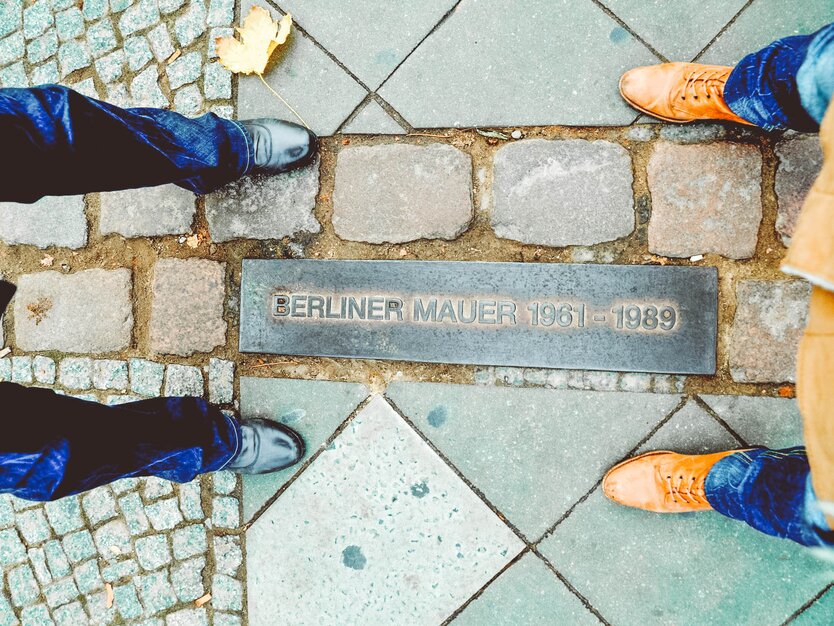 Rundgang Berliner Mauer, Bodenplatte