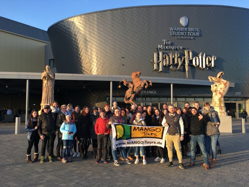 Städtetrip London, Tagesausflug Harry Potter, Warner Bros Studios London, MANGO Tours Gruppenfoto