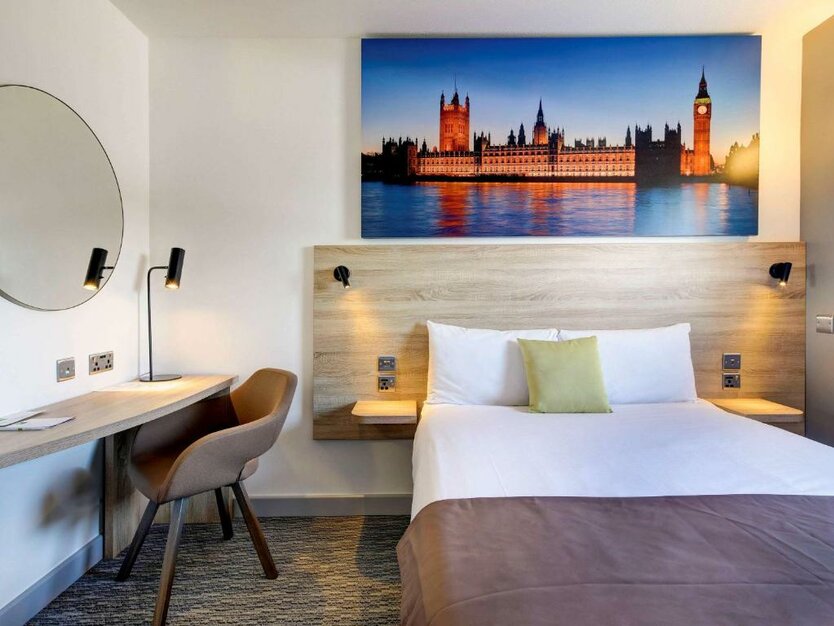 Einzelzimmer oder Doppelzimmer mit Doppelbett im Hotel Ibis Styles Excel, London