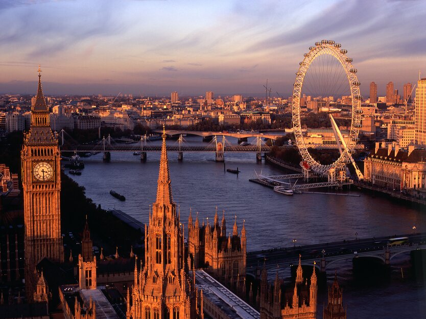 London Städtetrip, Panorama bei Abend, Sonnenuntergang, London Eye, Big Ben, Houses of Parliament, Themse, Brücken