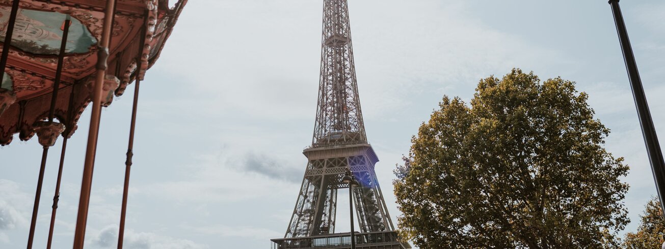 Eiffelturm und Karussell