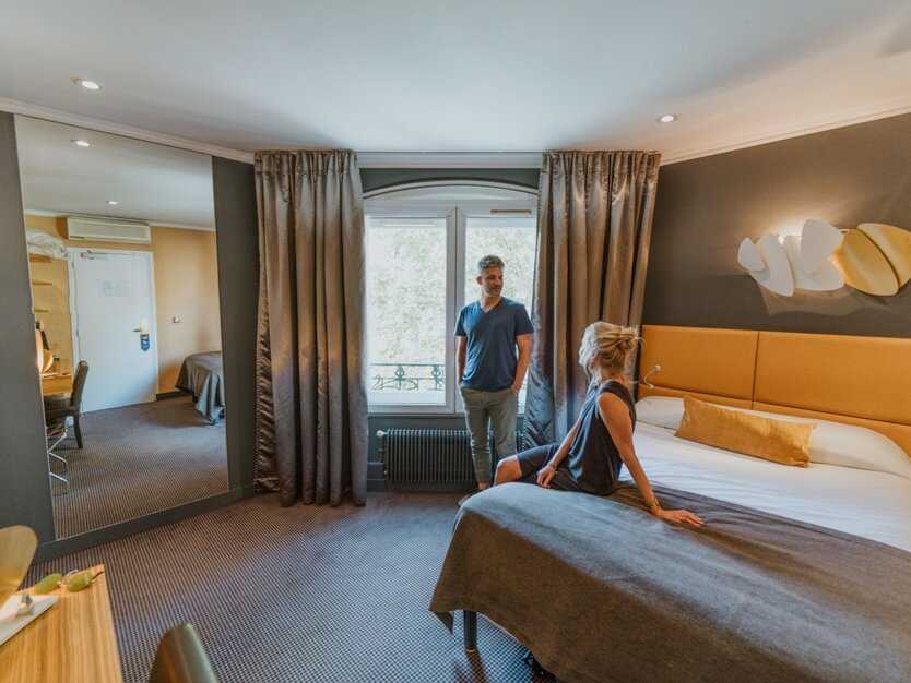 St&auml;dtereise Paris, Frankreich, 3 Sterne Hotel, Hotelzimmer mit Doppelbett und zwei G&auml;sten