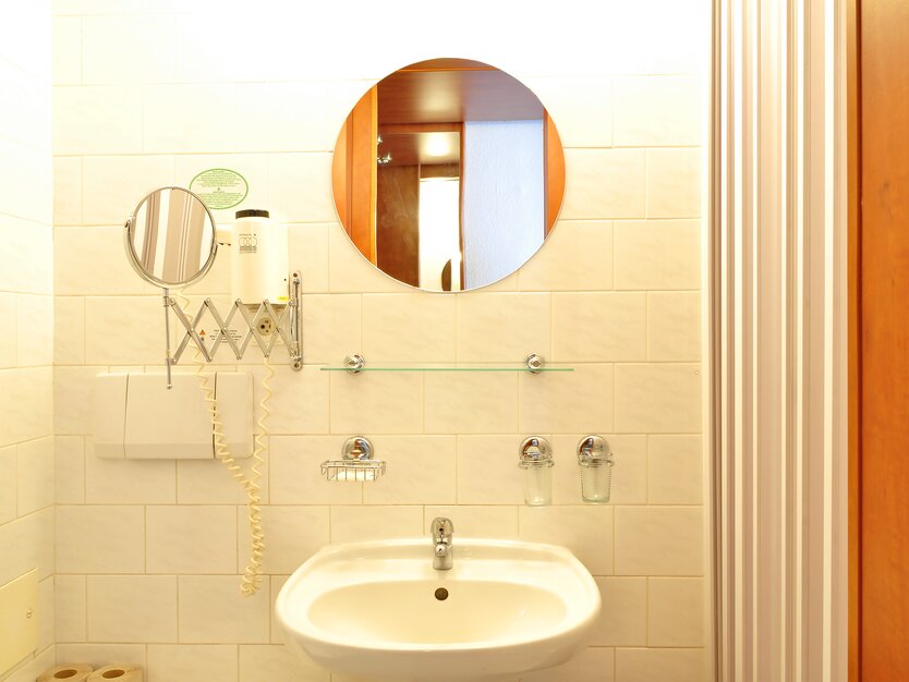 Badezimmer im Hotelzimmer vom Olympik Tristar Prague