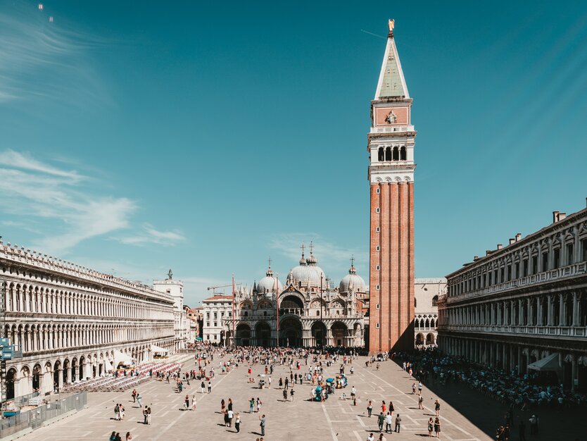Städtereise Venedig, Italien, Rundum sorglos Paket 2, Markusplatz, Architektur, blauer Himmel